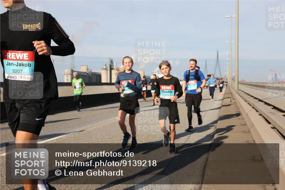 03.10.2025 - Köhlbrandbrückenlauf Lena Gebhardt http://msf.ph/oto/9139218 03.10.2025 09:56:53 Position 2 3207, 101, 3219 meine-sportfotos.de