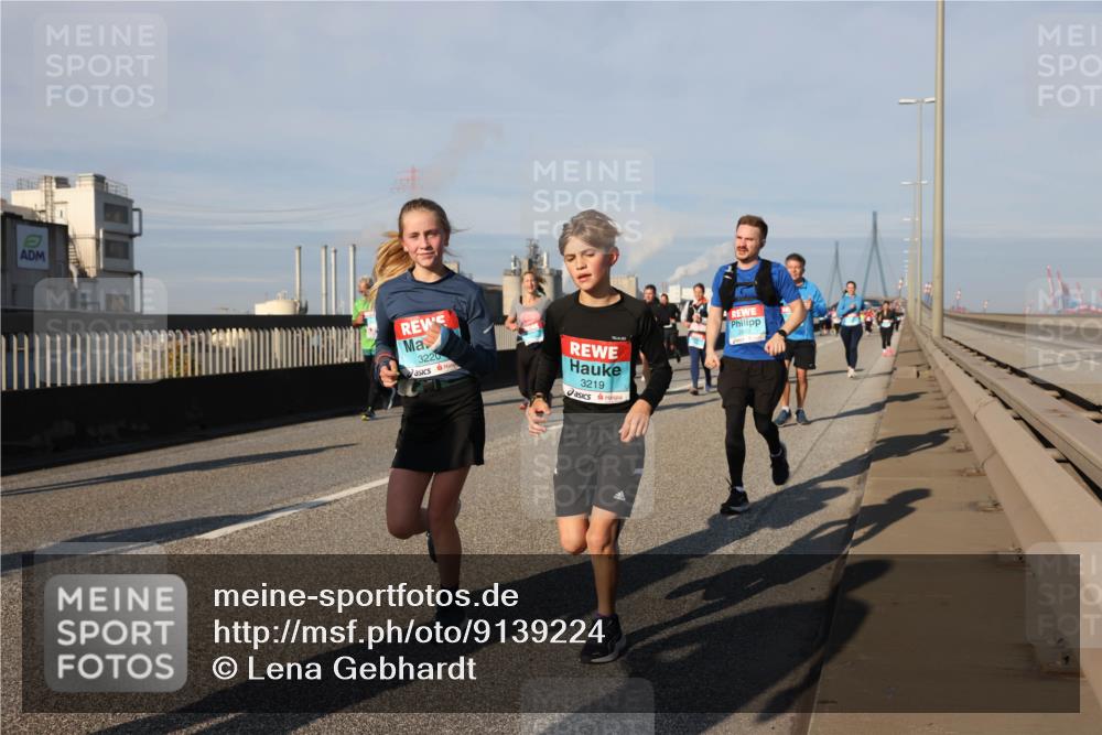03.10.2025 - Köhlbrandbrückenlauf Lena Gebhardt http://msf.ph/oto/9139224 03.10.2025 09:56:53 Position 2 3220, 3219 meine-sportfotos.de