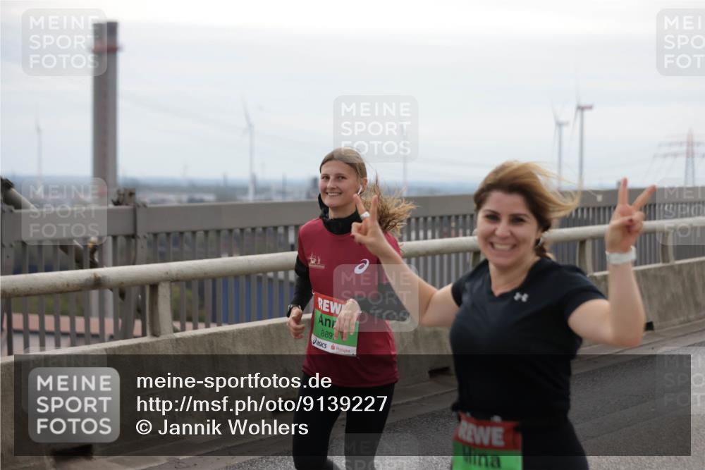 03.10.2025 - Köhlbrandbrückenlauf Jannik Wohlers http://msf.ph/oto/9139227 03.10.2025 16:09:45 Position 1 889 meine-sportfotos.de