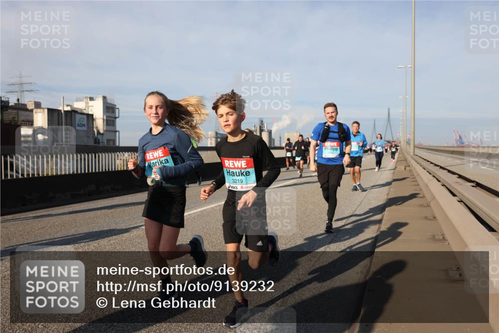 03.10.2025 - Köhlbrandbrückenlauf Lena Gebhardt http://msf.ph/oto/9139232 03.10.2025 09:56:54 Position 2 3219 meine-sportfotos.de