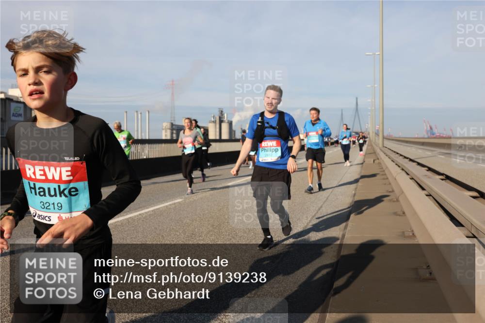 03.10.2025 - Köhlbrandbrückenlauf Lena Gebhardt http://msf.ph/oto/9139238 03.10.2025 09:56:54 Position 2 3219, 2812 meine-sportfotos.de