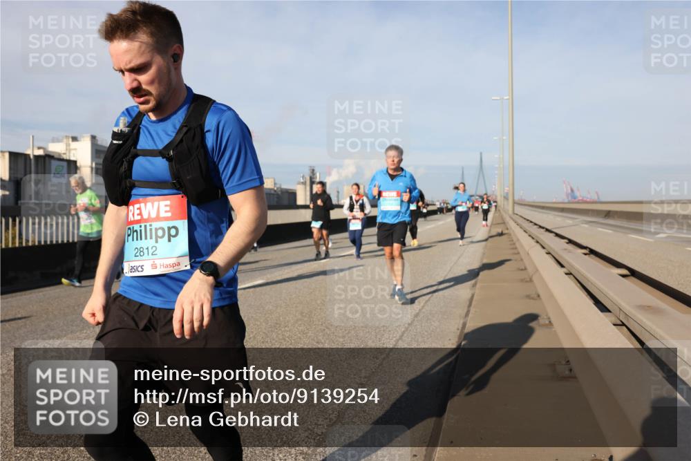 03.10.2025 - Köhlbrandbrückenlauf Lena Gebhardt http://msf.ph/oto/9139254 03.10.2025 09:56:55 Position 2 2812 meine-sportfotos.de