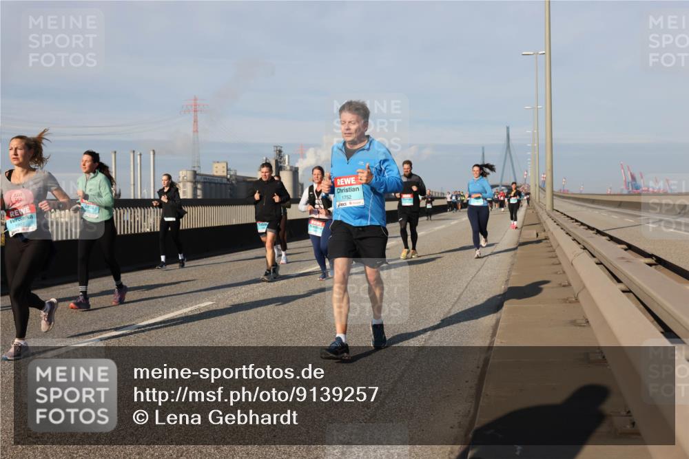 03.10.2025 - Köhlbrandbrückenlauf Lena Gebhardt http://msf.ph/oto/9139257 03.10.2025 09:56:56 Position 2 1907, 1752 meine-sportfotos.de