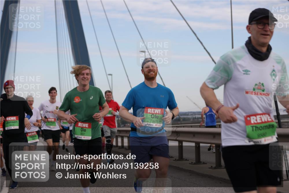 03.10.2025 - Köhlbrandbrückenlauf Jannik Wohlers http://msf.ph/oto/9139258 03.10.2025 15:31:17 Position 1 9337, 7578, 9680 meine-sportfotos.de