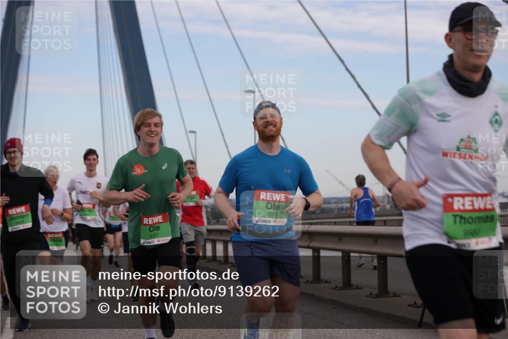 03.10.2025 - Köhlbrandbrückenlauf Jannik Wohlers http://msf.ph/oto/9139262 03.10.2025 15:31:17 Position 1 8529, 9337, 7578, 9880 meine-sportfotos.de