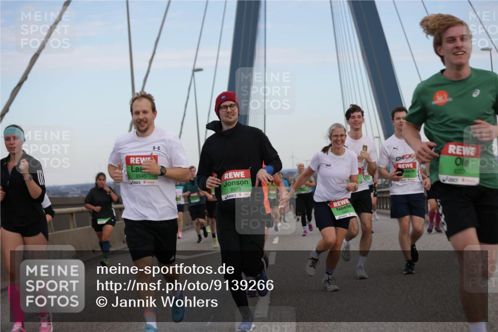 03.10.2025 - Köhlbrandbrückenlauf Jannik Wohlers http://msf.ph/oto/9139266 03.10.2025 15:31:17 Position 1 8540, 8529, 7931, 9337 meine-sportfotos.de