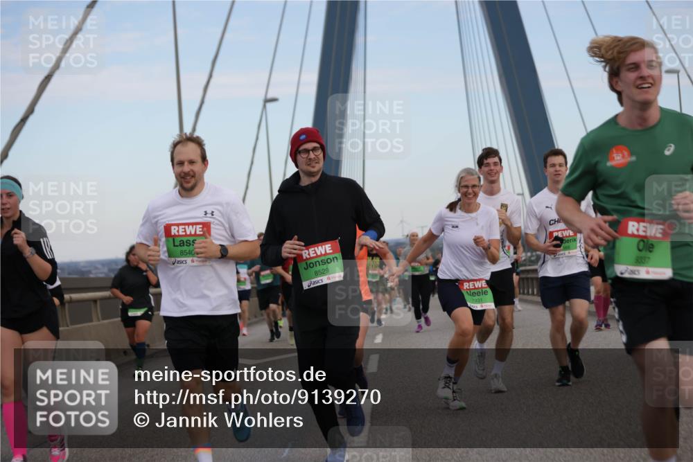 03.10.2025 - Köhlbrandbrückenlauf Jannik Wohlers http://msf.ph/oto/9139270 03.10.2025 15:31:17 Position 1 8540, 8529, 7931, 9337 meine-sportfotos.de