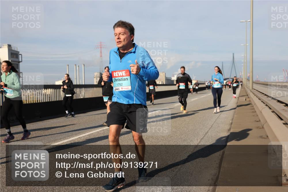 03.10.2025 - Köhlbrandbrückenlauf Lena Gebhardt http://msf.ph/oto/9139271 03.10.2025 09:56:56 Position 2 1752 meine-sportfotos.de