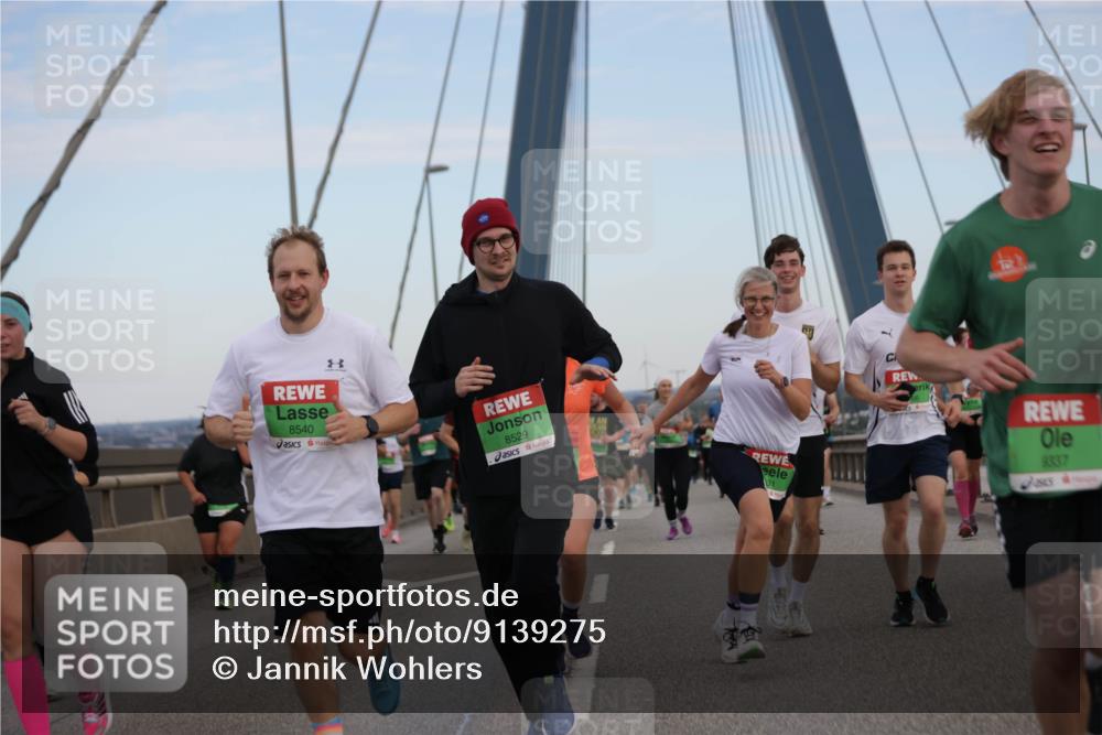 03.10.2025 - Köhlbrandbrückenlauf Jannik Wohlers http://msf.ph/oto/9139275 03.10.2025 15:31:17 Position 1 8540, 8529, 31, 9337 meine-sportfotos.de