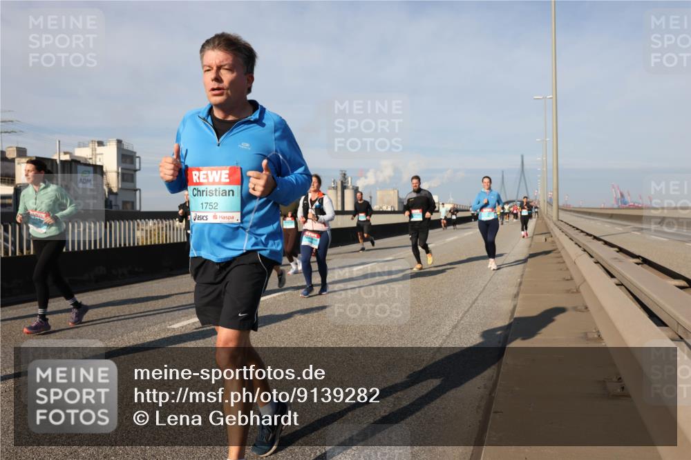 03.10.2025 - Köhlbrandbrückenlauf Lena Gebhardt http://msf.ph/oto/9139282 03.10.2025 09:56:57 Position 2 1752 meine-sportfotos.de