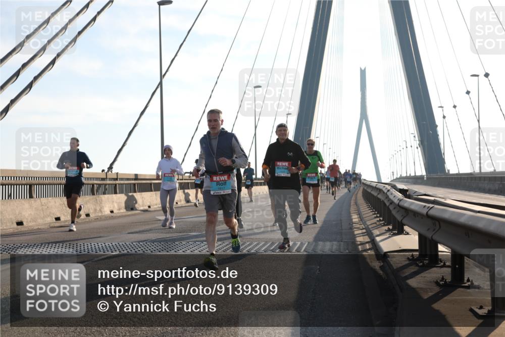 03.10.2025 - Köhlbrandbrückenlauf Yannick Fuchs http://msf.ph/oto/9139309 03.10.2025 08:23:46 Position 2 1617, 1133 meine-sportfotos.de