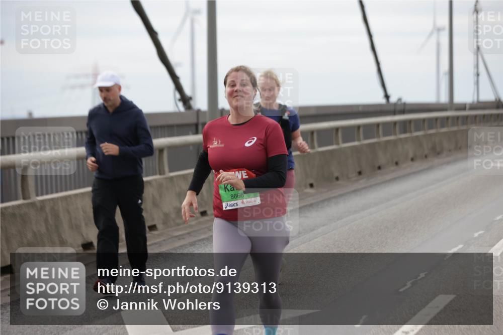 03.10.2025 - Köhlbrandbrückenlauf Jannik Wohlers http://msf.ph/oto/9139313 03.10.2025 16:09:51 Position 1 8666 meine-sportfotos.de