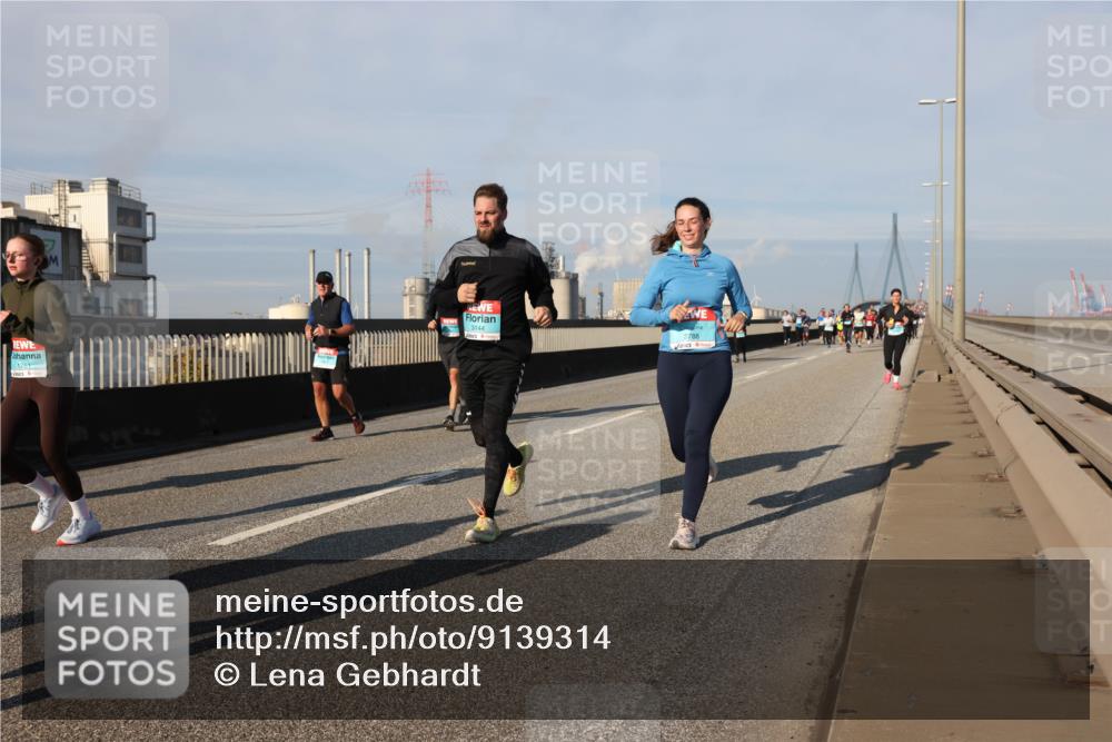 03.10.2025 - Köhlbrandbrückenlauf Lena Gebhardt http://msf.ph/oto/9139314 03.10.2025 09:56:58 Position 2 3144, 3788 meine-sportfotos.de