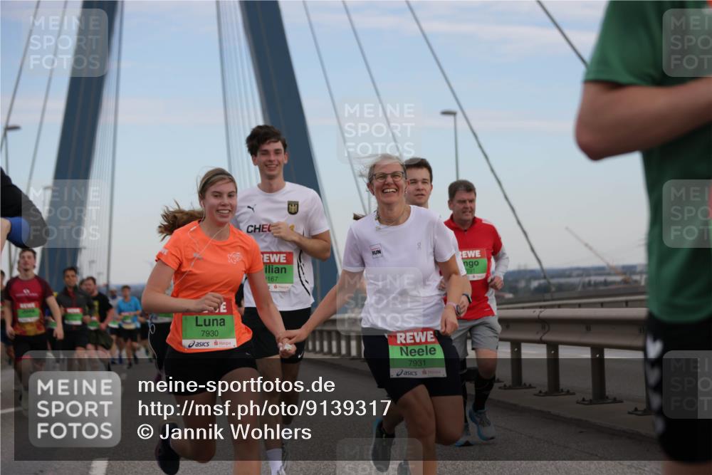 03.10.2025 - Köhlbrandbrückenlauf Jannik Wohlers http://msf.ph/oto/9139317 03.10.2025 15:31:18 Position 1 7930, 1167, 7931, 791 meine-sportfotos.de