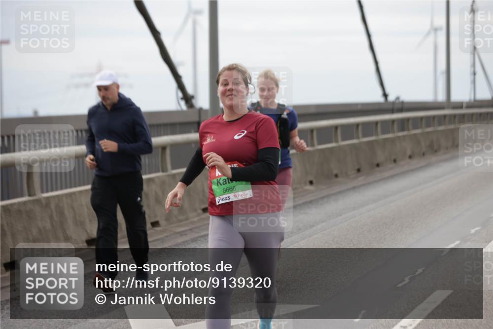 03.10.2025 - Köhlbrandbrückenlauf Jannik Wohlers http://msf.ph/oto/9139320 03.10.2025 16:09:51 Position 1 8666 meine-sportfotos.de