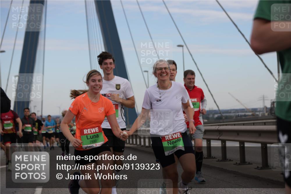 03.10.2025 - Köhlbrandbrückenlauf Jannik Wohlers http://msf.ph/oto/9139323 03.10.2025 15:31:18 Position 1 7930, 7931 meine-sportfotos.de