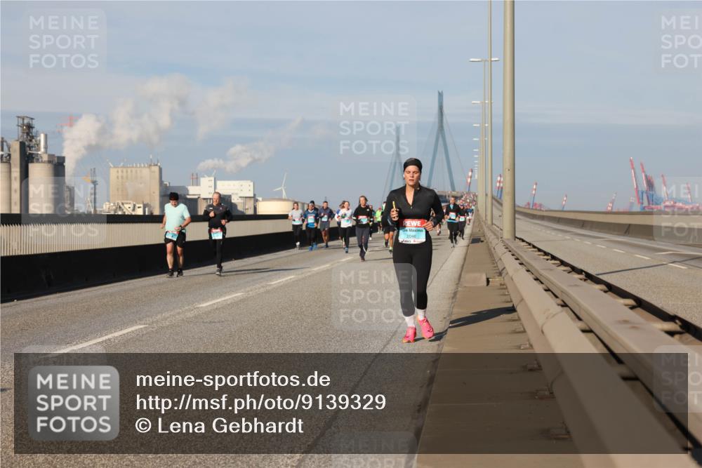 03.10.2025 - Köhlbrandbrückenlauf Lena Gebhardt http://msf.ph/oto/9139329 03.10.2025 09:57:01 Position 2 2046 meine-sportfotos.de
