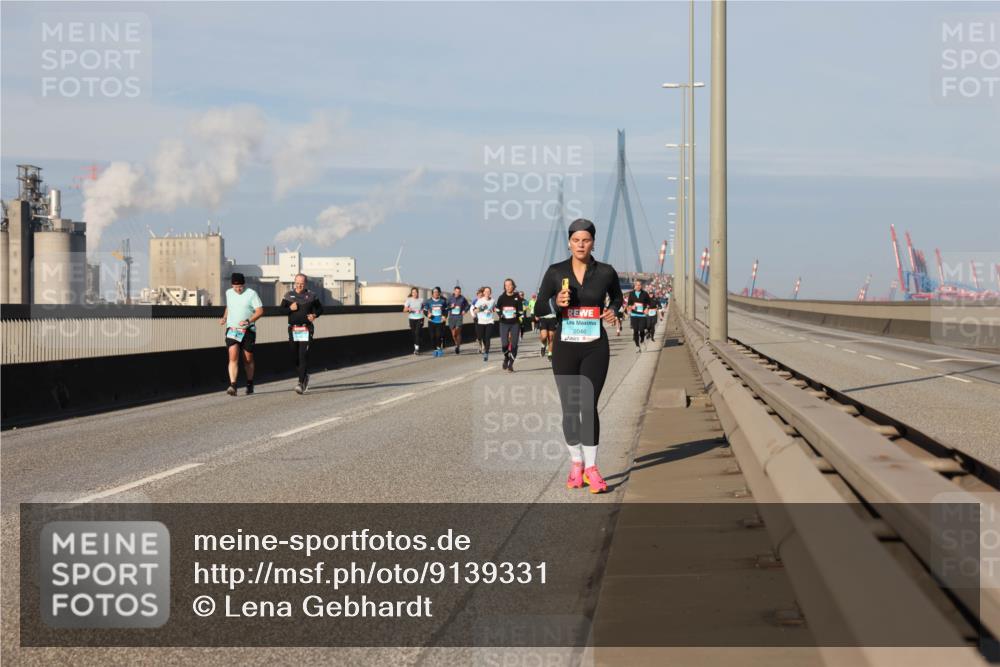 03.10.2025 - Köhlbrandbrückenlauf Lena Gebhardt http://msf.ph/oto/9139331 03.10.2025 09:57:01 Position 2 2046 meine-sportfotos.de