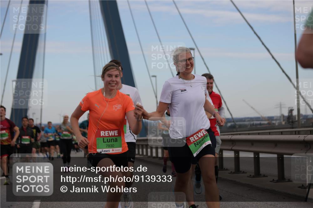03.10.2025 - Köhlbrandbrückenlauf Jannik Wohlers http://msf.ph/oto/9139333 03.10.2025 15:31:19 Position 1 7930, 7931 meine-sportfotos.de