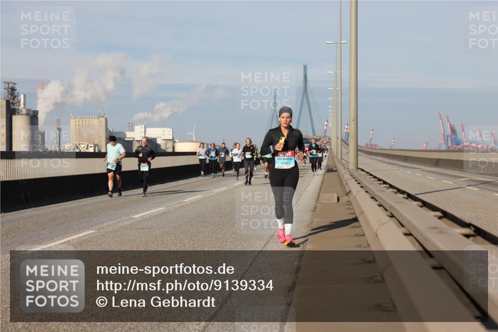 03.10.2025 - Köhlbrandbrückenlauf Lena Gebhardt http://msf.ph/oto/9139334 03.10.2025 09:57:01 Position 2 2046 meine-sportfotos.de