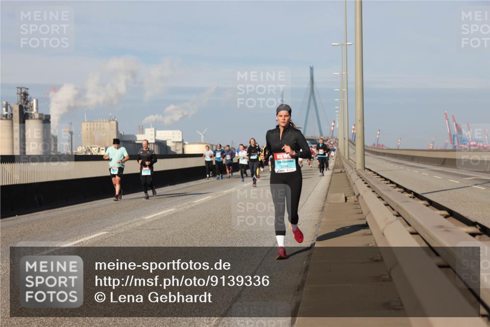 03.10.2025 - Köhlbrandbrückenlauf Lena Gebhardt http://msf.ph/oto/9139336 03.10.2025 09:57:01 Position 2 2046 meine-sportfotos.de