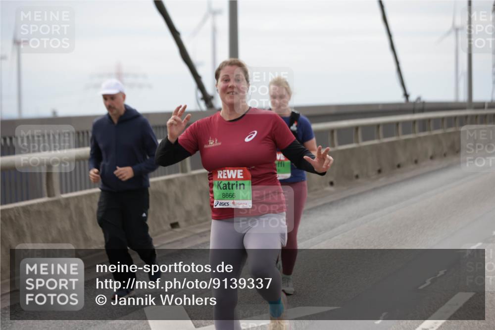 03.10.2025 - Köhlbrandbrückenlauf Jannik Wohlers http://msf.ph/oto/9139337 03.10.2025 16:09:51 Position 1 8666 meine-sportfotos.de