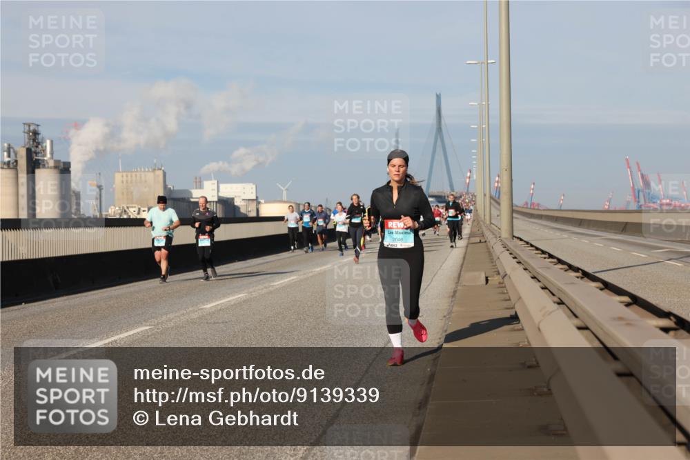 03.10.2025 - Köhlbrandbrückenlauf Lena Gebhardt http://msf.ph/oto/9139339 03.10.2025 09:57:01 Position 2 2046 meine-sportfotos.de