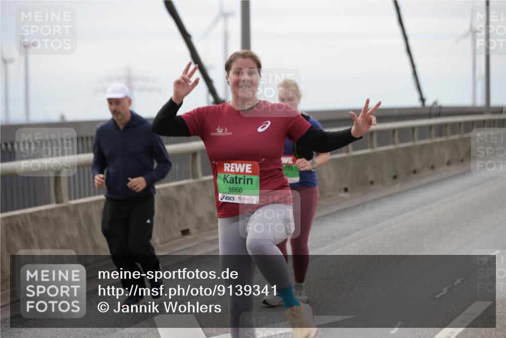 03.10.2025 - Köhlbrandbrückenlauf Jannik Wohlers http://msf.ph/oto/9139341 03.10.2025 16:09:51 Position 1 8666 meine-sportfotos.de