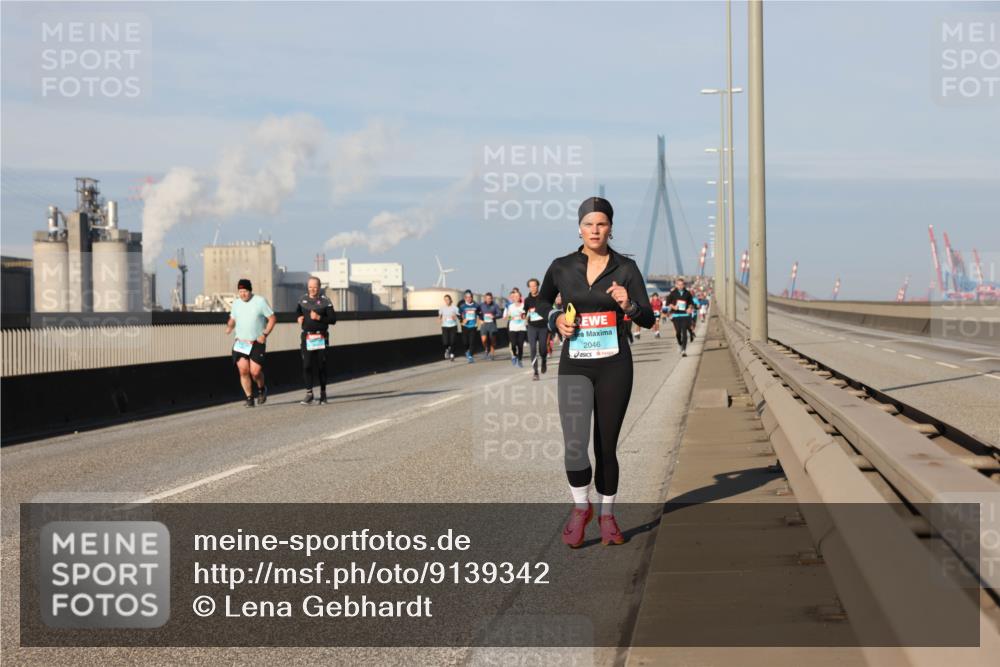 03.10.2025 - Köhlbrandbrückenlauf Lena Gebhardt http://msf.ph/oto/9139342 03.10.2025 09:57:02 Position 2 2046 meine-sportfotos.de