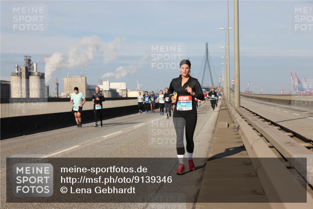 03.10.2025 - Köhlbrandbrückenlauf Lena Gebhardt http://msf.ph/oto/9139346 03.10.2025 09:57:02 Position 2 2046 meine-sportfotos.de