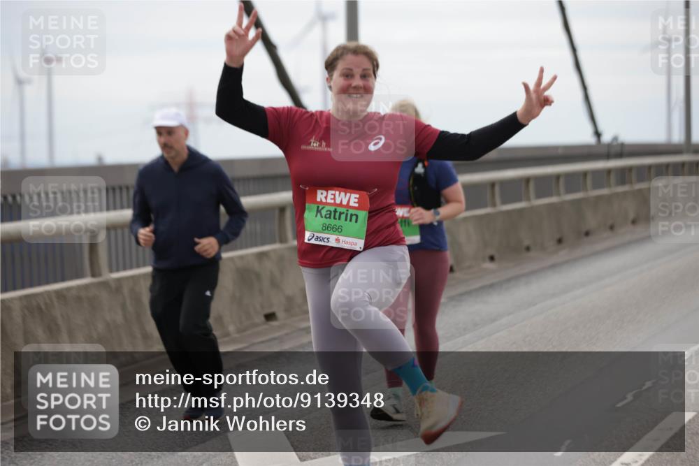 03.10.2025 - Köhlbrandbrückenlauf Jannik Wohlers http://msf.ph/oto/9139348 03.10.2025 16:09:51 Position 1 8666 meine-sportfotos.de