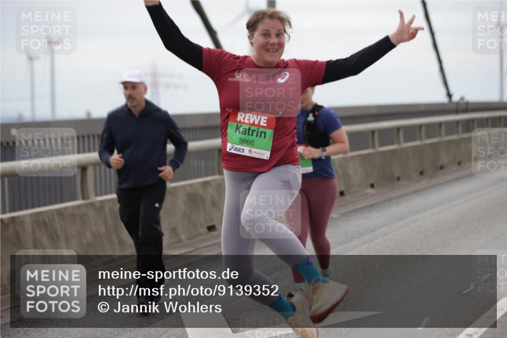 03.10.2025 - Köhlbrandbrückenlauf Jannik Wohlers http://msf.ph/oto/9139352 03.10.2025 16:09:51 Position 1 8666 meine-sportfotos.de