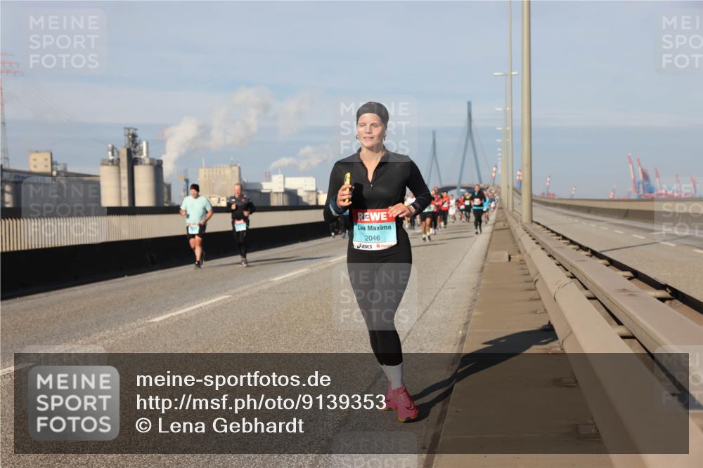03.10.2025 - Köhlbrandbrückenlauf Lena Gebhardt http://msf.ph/oto/9139353 03.10.2025 09:57:03 Position 2 2046 meine-sportfotos.de
