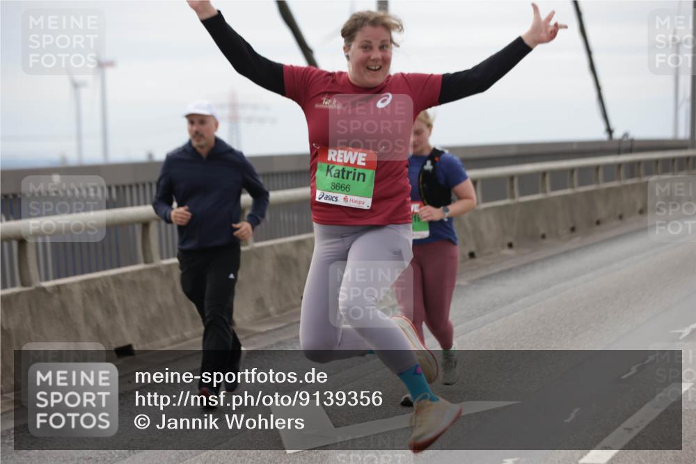 03.10.2025 - Köhlbrandbrückenlauf Jannik Wohlers http://msf.ph/oto/9139356 03.10.2025 16:09:51 Position 1 8666 meine-sportfotos.de