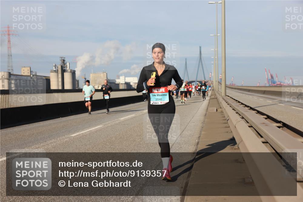 03.10.2025 - Köhlbrandbrückenlauf Lena Gebhardt http://msf.ph/oto/9139357 03.10.2025 09:57:03 Position 2 2046 meine-sportfotos.de