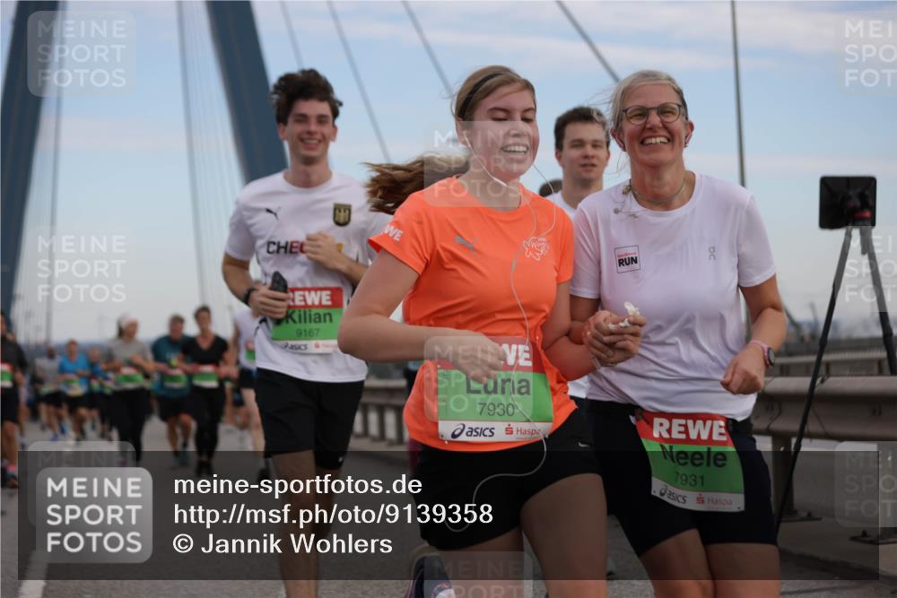 03.10.2025 - Köhlbrandbrückenlauf Jannik Wohlers http://msf.ph/oto/9139358 03.10.2025 15:31:19 Position 1 9167, 7930, 7931 meine-sportfotos.de