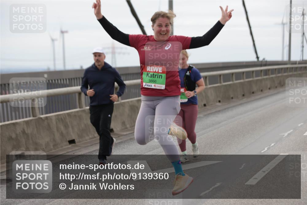 03.10.2025 - Köhlbrandbrückenlauf Jannik Wohlers http://msf.ph/oto/9139360 03.10.2025 16:09:52 Position 1 8666 meine-sportfotos.de