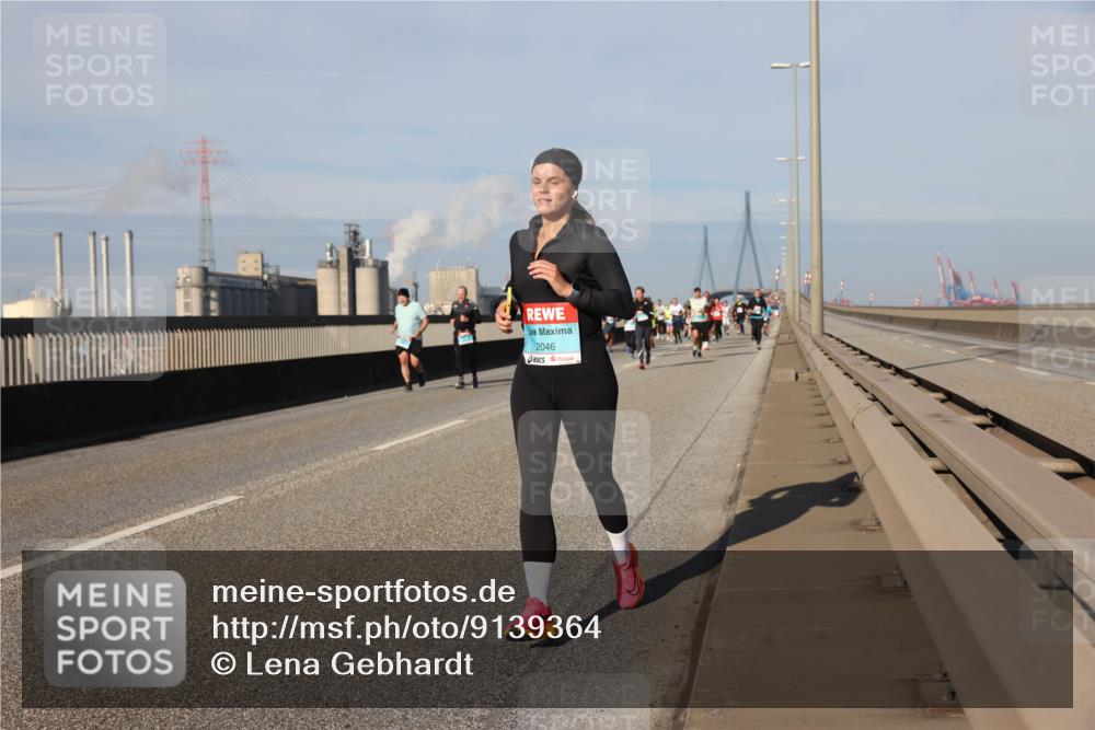 03.10.2025 - Köhlbrandbrückenlauf Lena Gebhardt http://msf.ph/oto/9139364 03.10.2025 09:57:03 Position 2 2046 meine-sportfotos.de