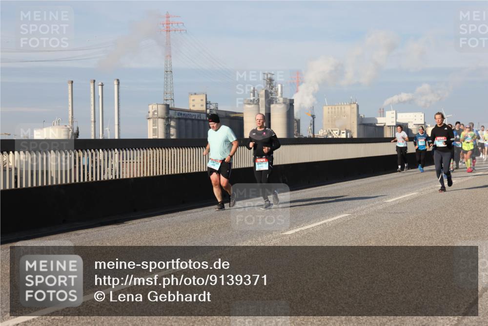 03.10.2025 - Köhlbrandbrückenlauf Lena Gebhardt http://msf.ph/oto/9139371 03.10.2025 09:57:05 Position 2  meine-sportfotos.de