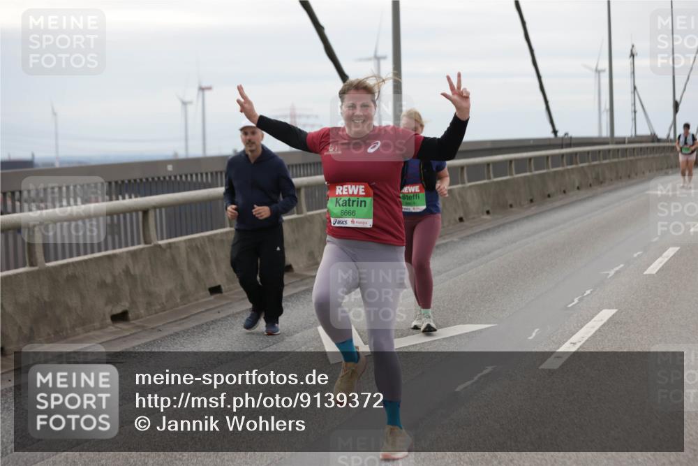 03.10.2025 - Köhlbrandbrückenlauf Jannik Wohlers http://msf.ph/oto/9139372 03.10.2025 16:09:52 Position 1 8666 meine-sportfotos.de