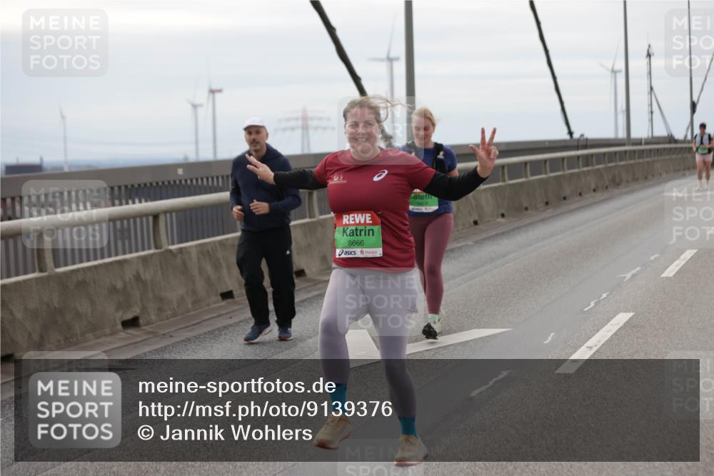 03.10.2025 - Köhlbrandbrückenlauf Jannik Wohlers http://msf.ph/oto/9139376 03.10.2025 16:09:52 Position 1 8666, 8664 meine-sportfotos.de