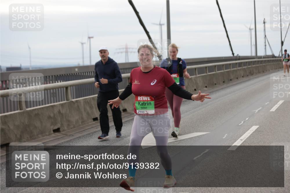 03.10.2025 - Köhlbrandbrückenlauf Jannik Wohlers http://msf.ph/oto/9139382 03.10.2025 16:09:52 Position 1 8666 meine-sportfotos.de