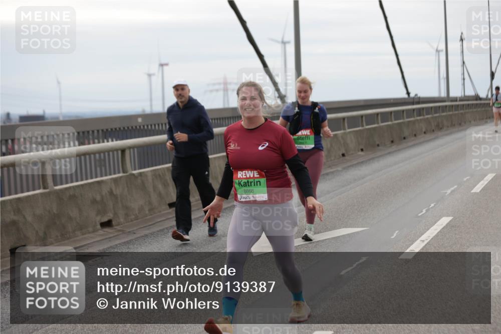 03.10.2025 - Köhlbrandbrückenlauf Jannik Wohlers http://msf.ph/oto/9139387 03.10.2025 16:09:52 Position 1 8666 meine-sportfotos.de