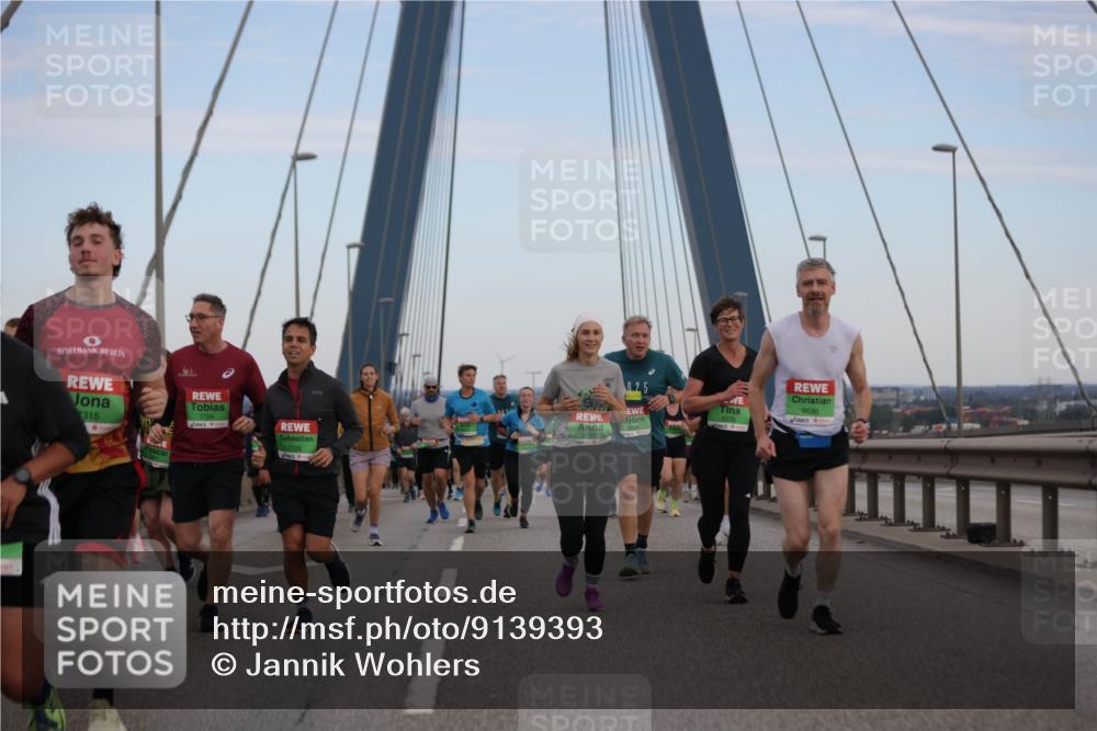 03.10.2025 - Köhlbrandbrückenlauf Jannik Wohlers http://msf.ph/oto/9139393 03.10.2025 15:31:21 Position 1 315, 7704, 7728, 25, 3, 9530 meine-sportfotos.de