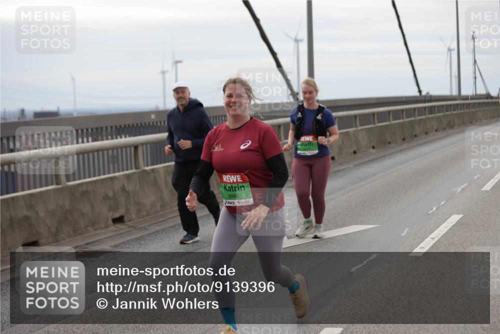 03.10.2025 - Köhlbrandbrückenlauf Jannik Wohlers http://msf.ph/oto/9139396 03.10.2025 16:09:52 Position 1 8666 meine-sportfotos.de