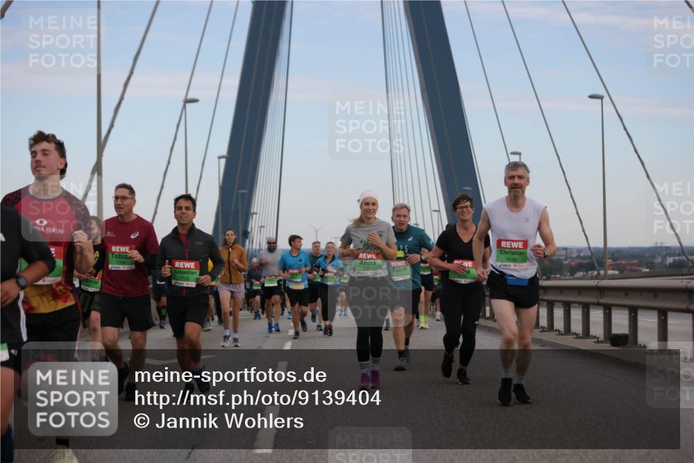 03.10.2025 - Köhlbrandbrückenlauf Jannik Wohlers http://msf.ph/oto/9139404 03.10.2025 15:31:21 Position 1 125, 7728, 9530 meine-sportfotos.de
