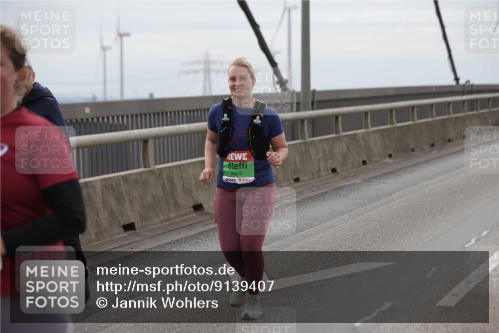 03.10.2025 - Köhlbrandbrückenlauf Jannik Wohlers http://msf.ph/oto/9139407 03.10.2025 16:09:53 Position 1 8664 meine-sportfotos.de