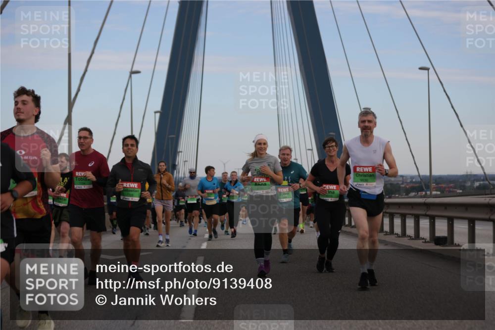03.10.2025 - Köhlbrandbrückenlauf Jannik Wohlers http://msf.ph/oto/9139408 03.10.2025 15:31:21 Position 1 25, 8795, 7728, 9530 meine-sportfotos.de