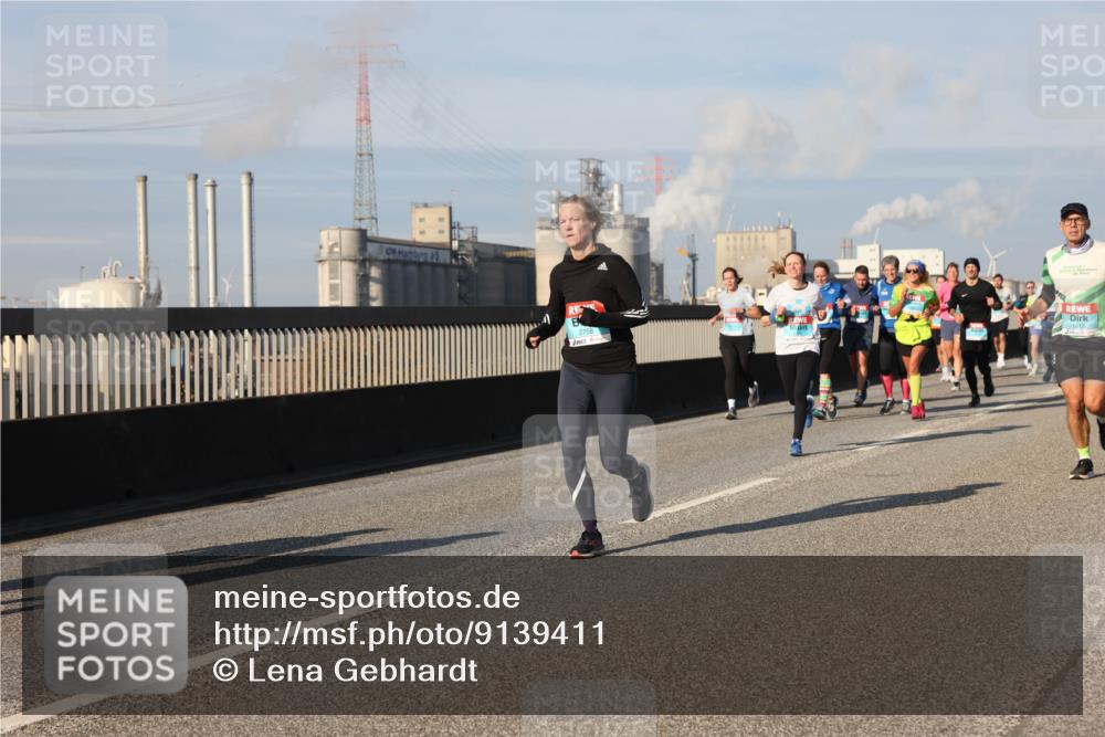 03.10.2025 - Köhlbrandbrückenlauf Lena Gebhardt http://msf.ph/oto/9139411 03.10.2025 09:57:09 Position 2 2758, 1813 meine-sportfotos.de
