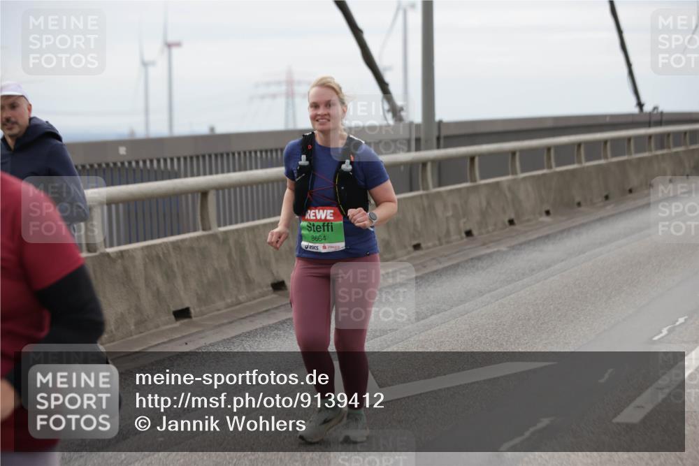 03.10.2025 - Köhlbrandbrückenlauf Jannik Wohlers http://msf.ph/oto/9139412 03.10.2025 16:09:53 Position 1 8664 meine-sportfotos.de